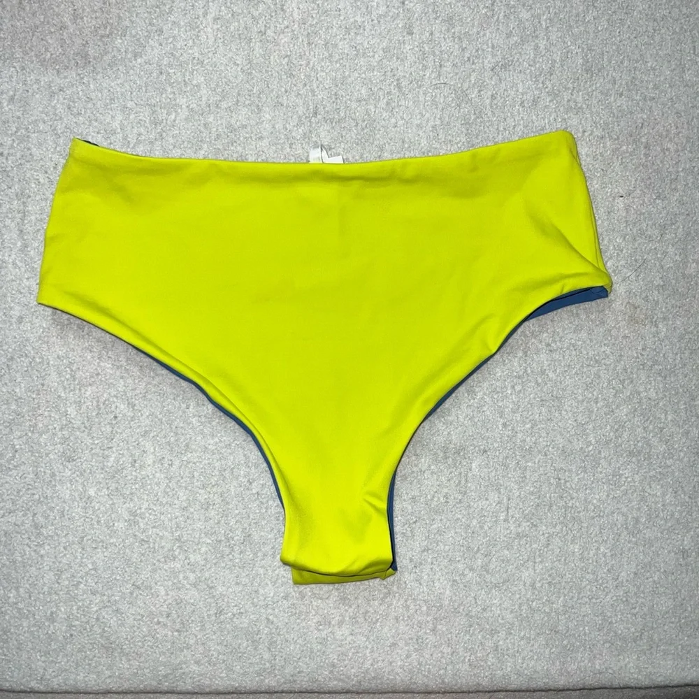 Solid & Striped Reversible Cheeky Bikini Bottom - Picture 3 of 6